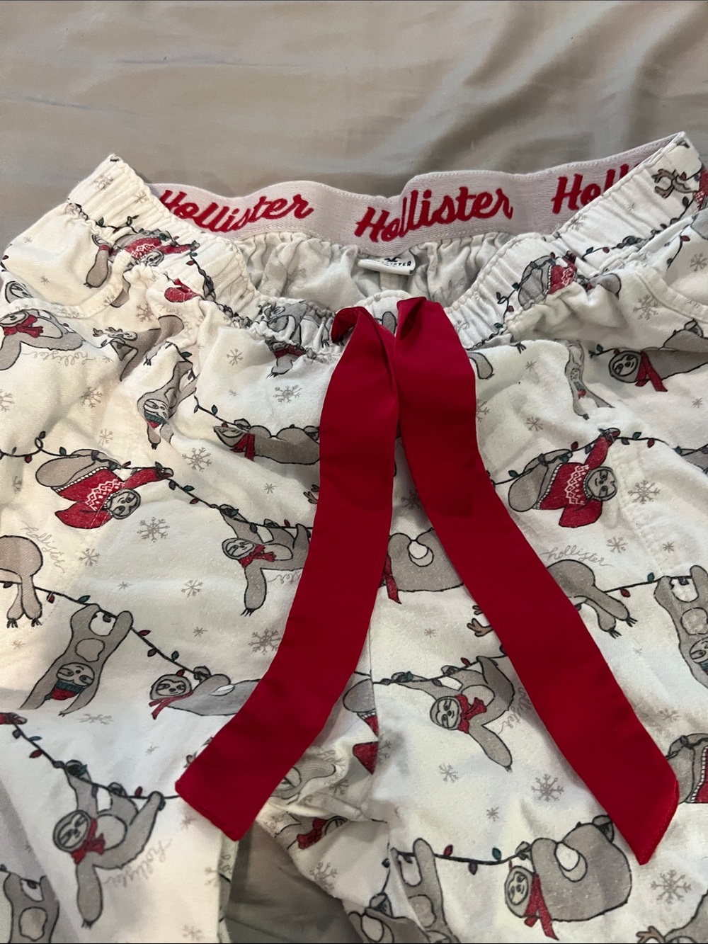 Hollister White Sloth Print Lounge Pants with Red Drawstring size M